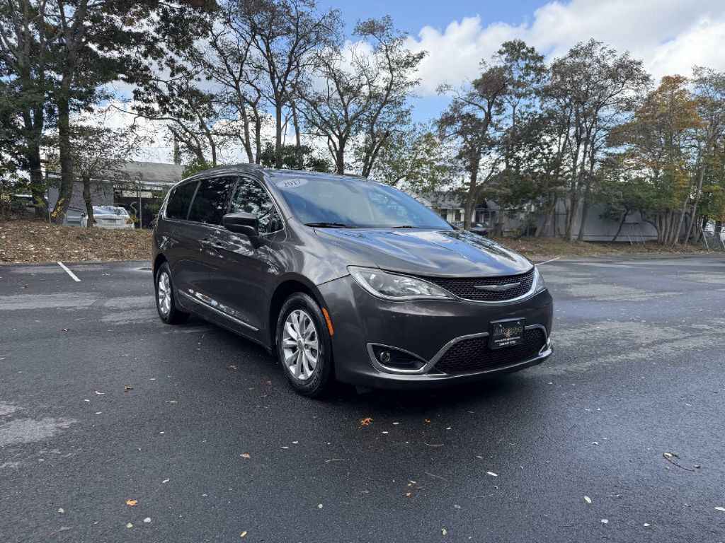2017 Chrysler Pacifica Image 4