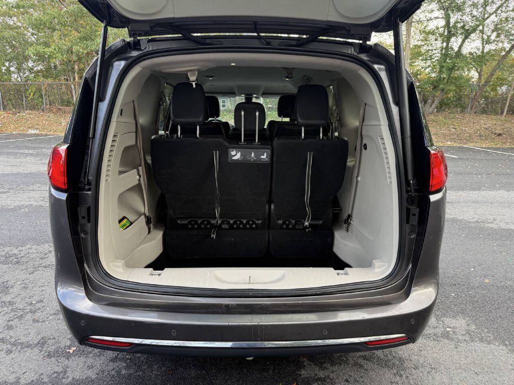 2017 Chrysler Pacifica Image 8