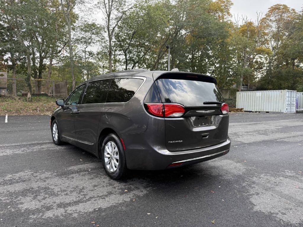 2017 Chrysler Pacifica Image 9