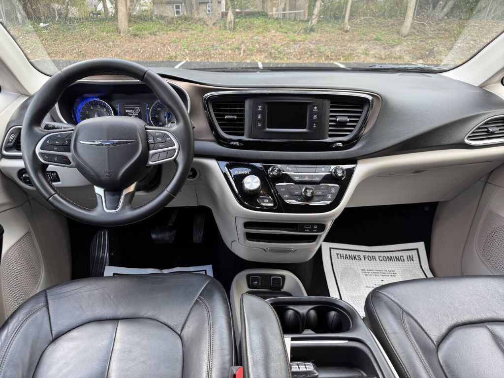 2017 Chrysler Pacifica Image 12