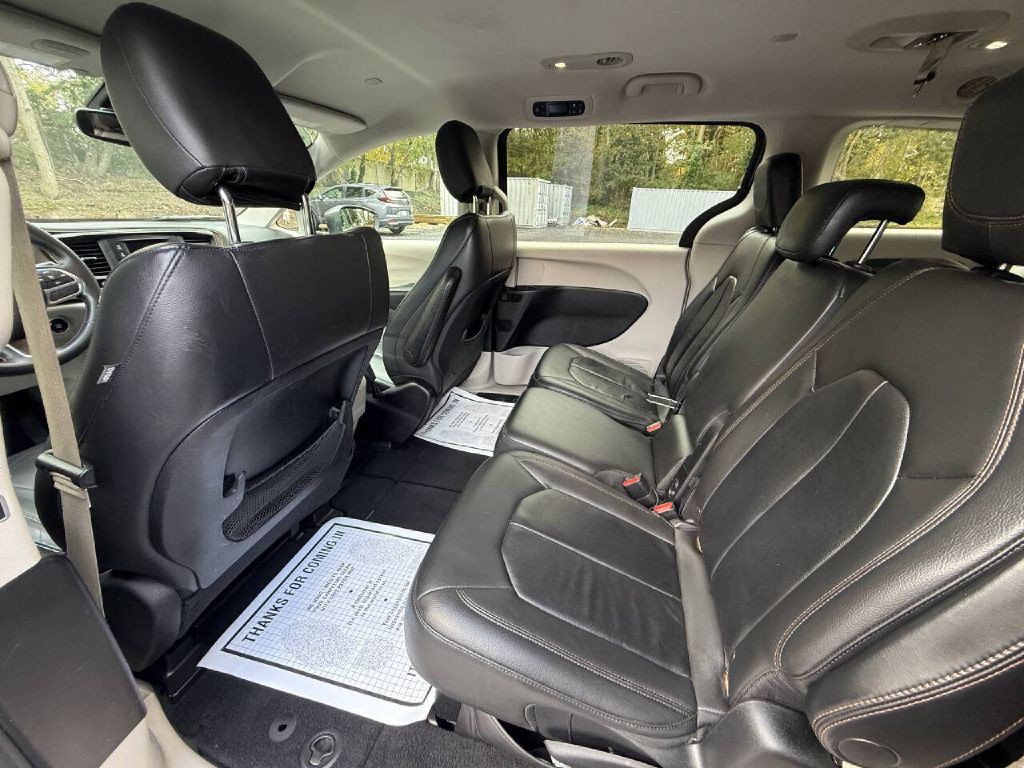 2017 Chrysler Pacifica Image 14