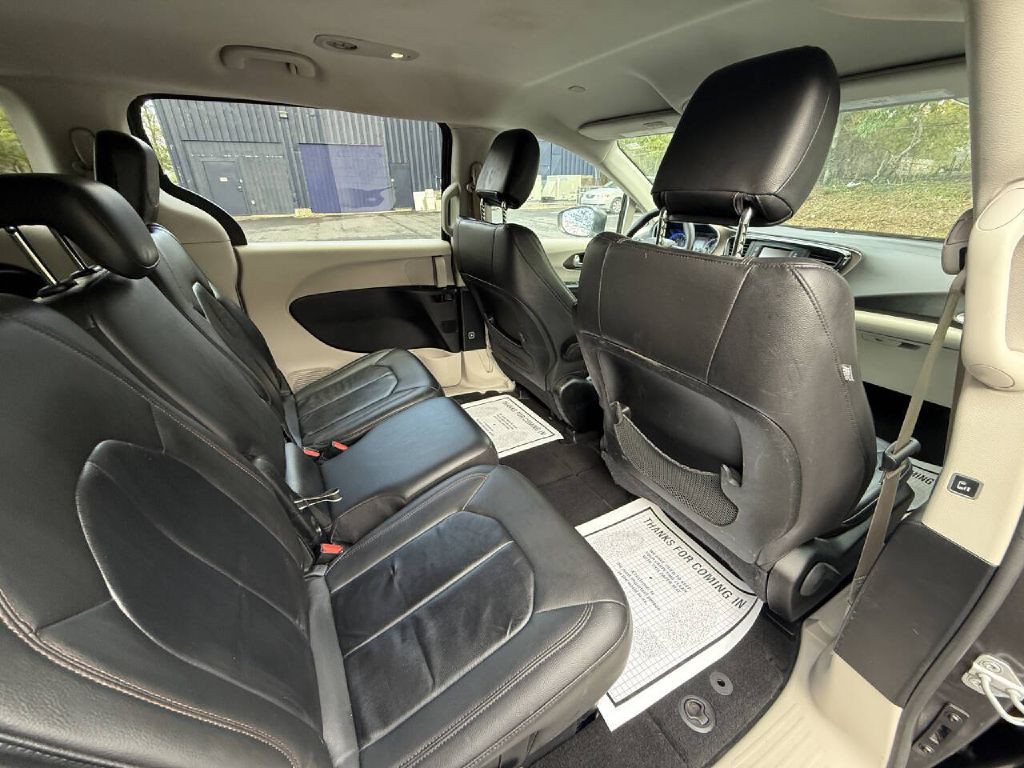 2017 Chrysler Pacifica Image 15