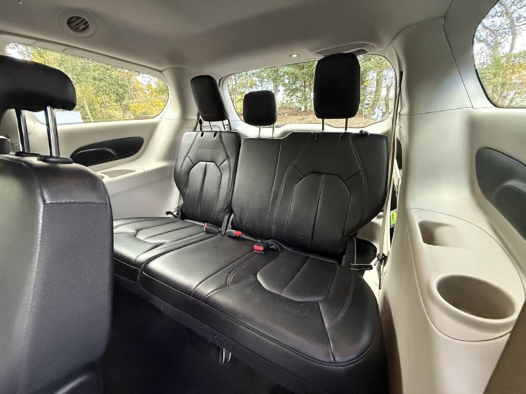 2017 Chrysler Pacifica Image 17