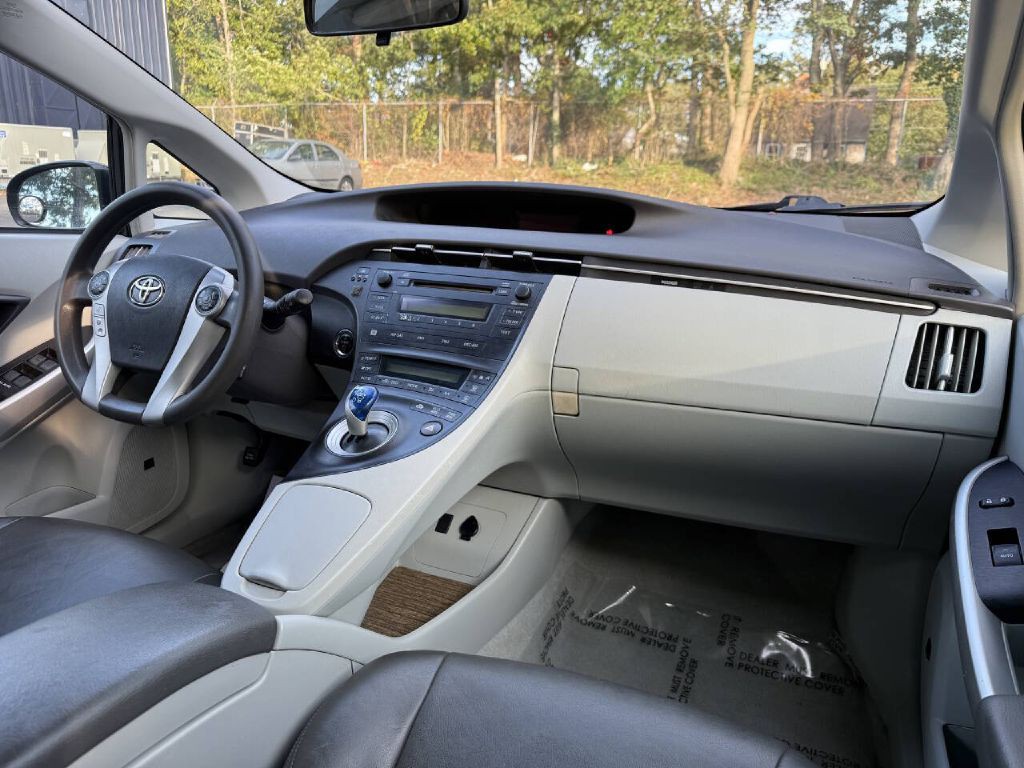 2010 Toyota Prius Image 10