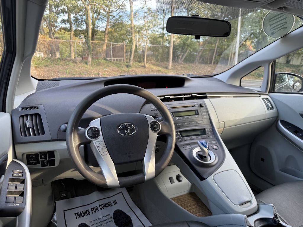 2010 Toyota Prius Image 12