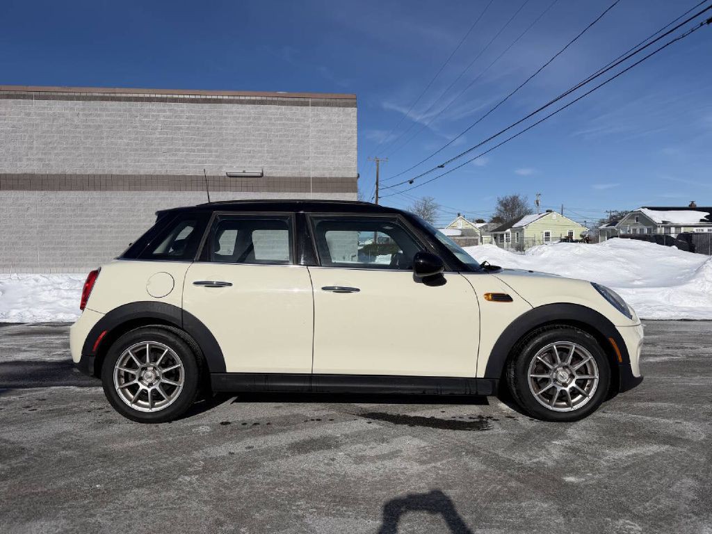 2017 MINI Cooper Image 5
