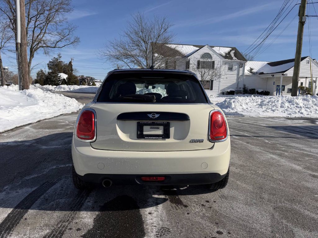 2017 MINI Cooper Image 7