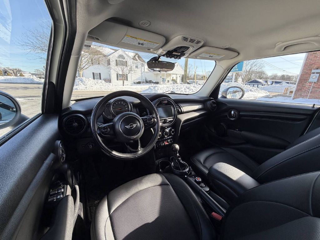 2017 MINI Cooper Image 10