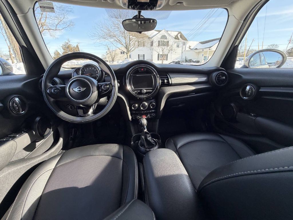 2017 MINI Cooper Image 11