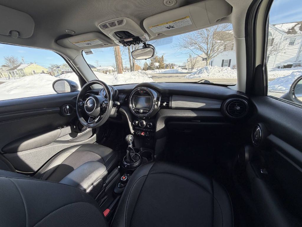 2017 MINI Cooper Image 12