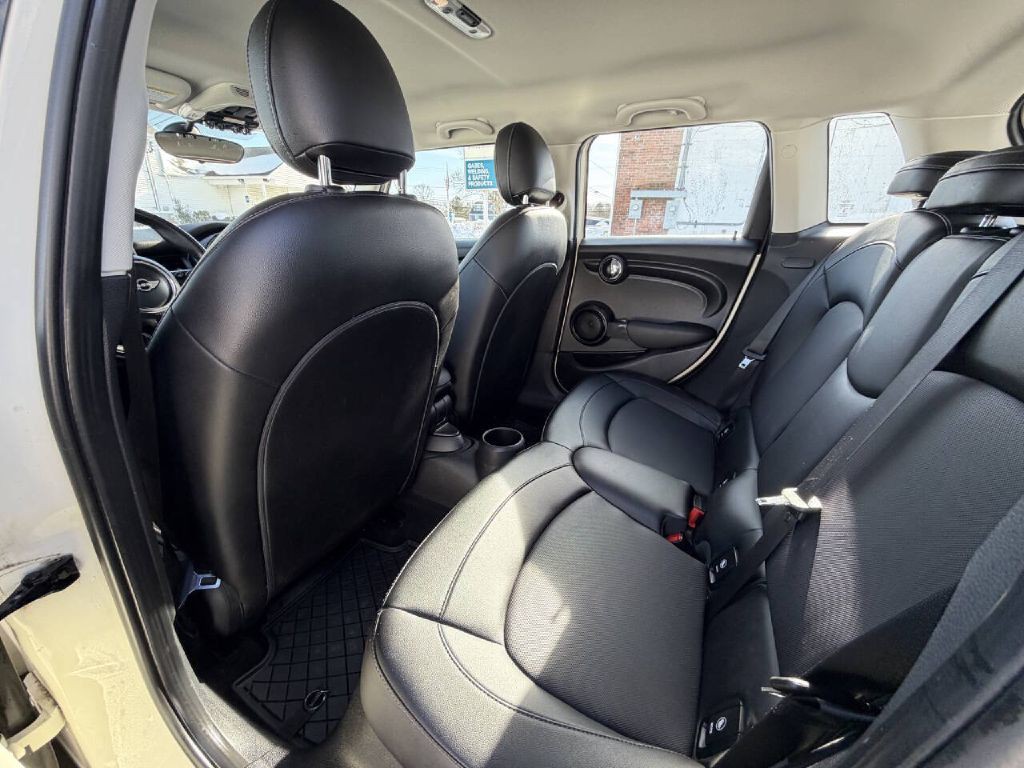 2017 MINI Cooper Image 13