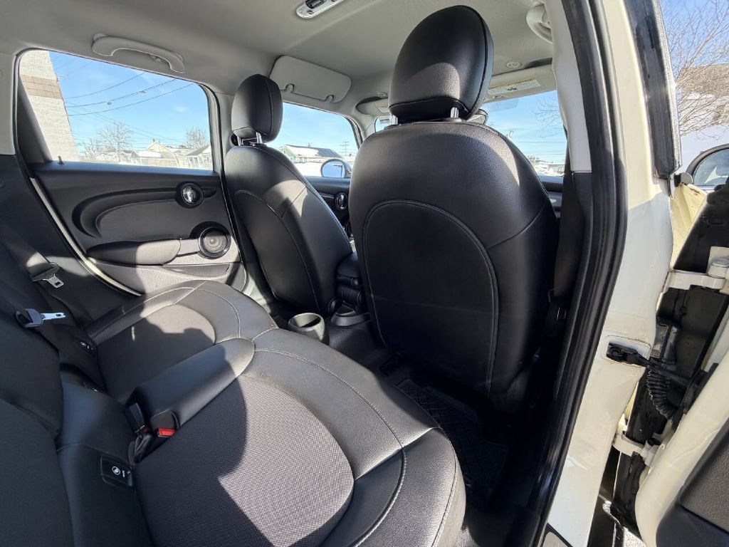 2017 MINI Cooper Image 14