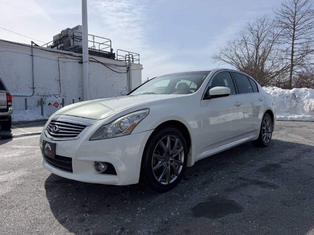 2013 INFINITI G37 Image 2
