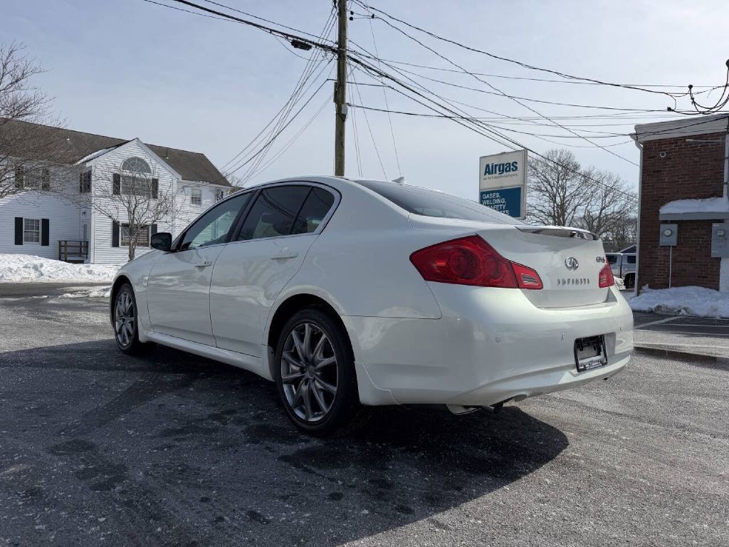 2013 INFINITI G37 Image 9