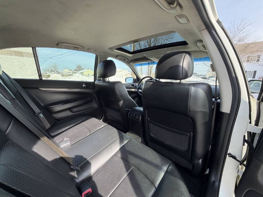 2013 INFINITI G37 Image 15