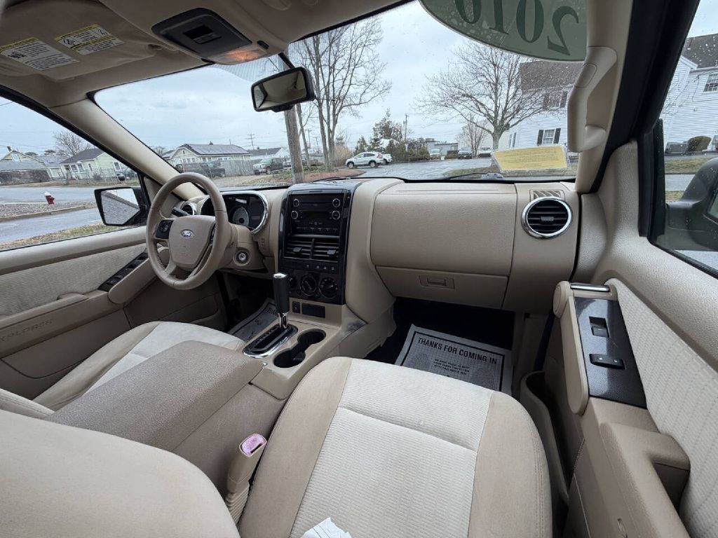 2010 Ford Explorer Image 11