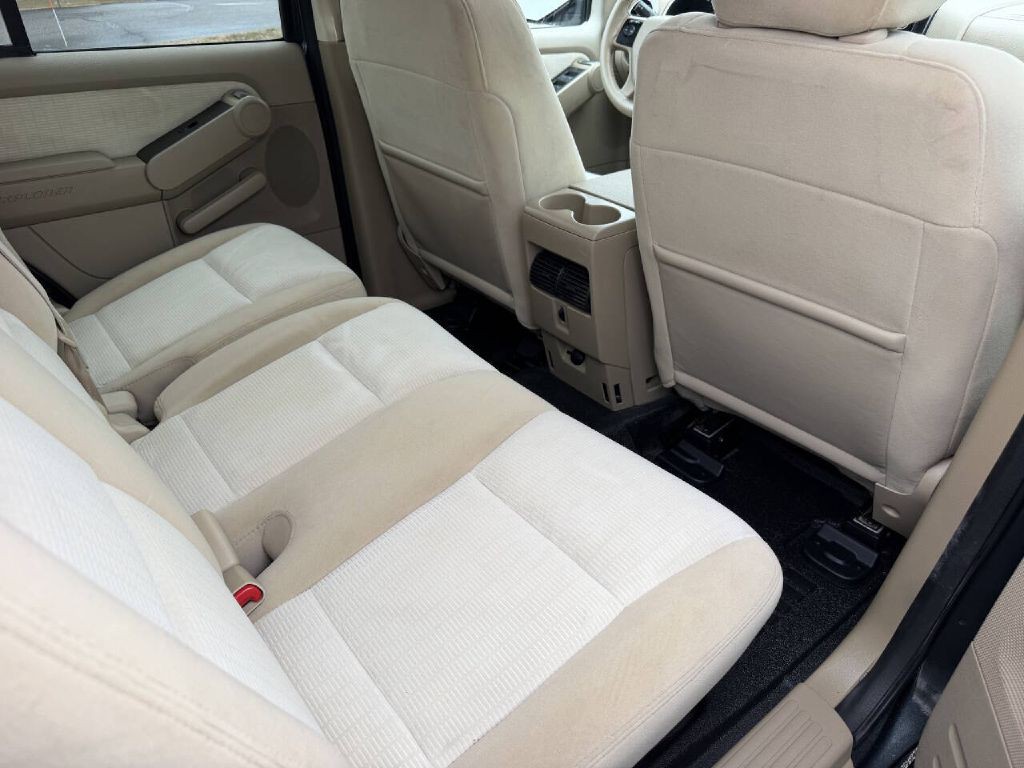 2010 Ford Explorer Image 12