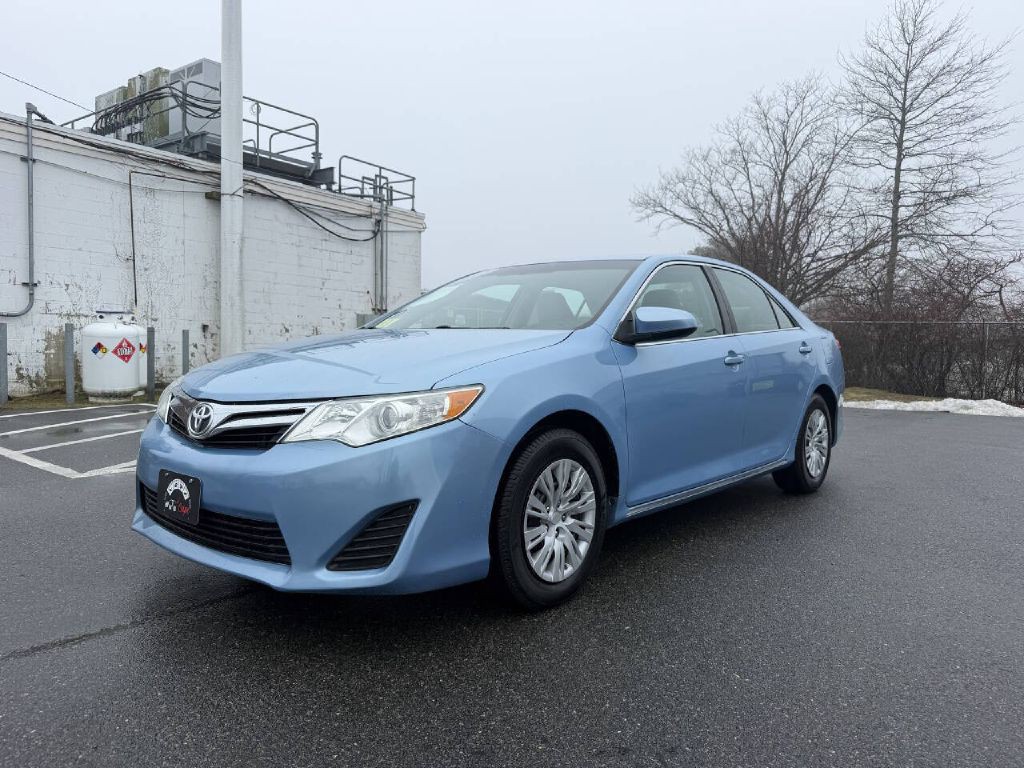 2012 Toyota Camry Image 2