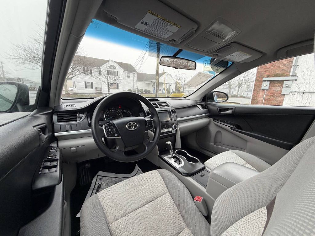 2012 Toyota Camry Image 9