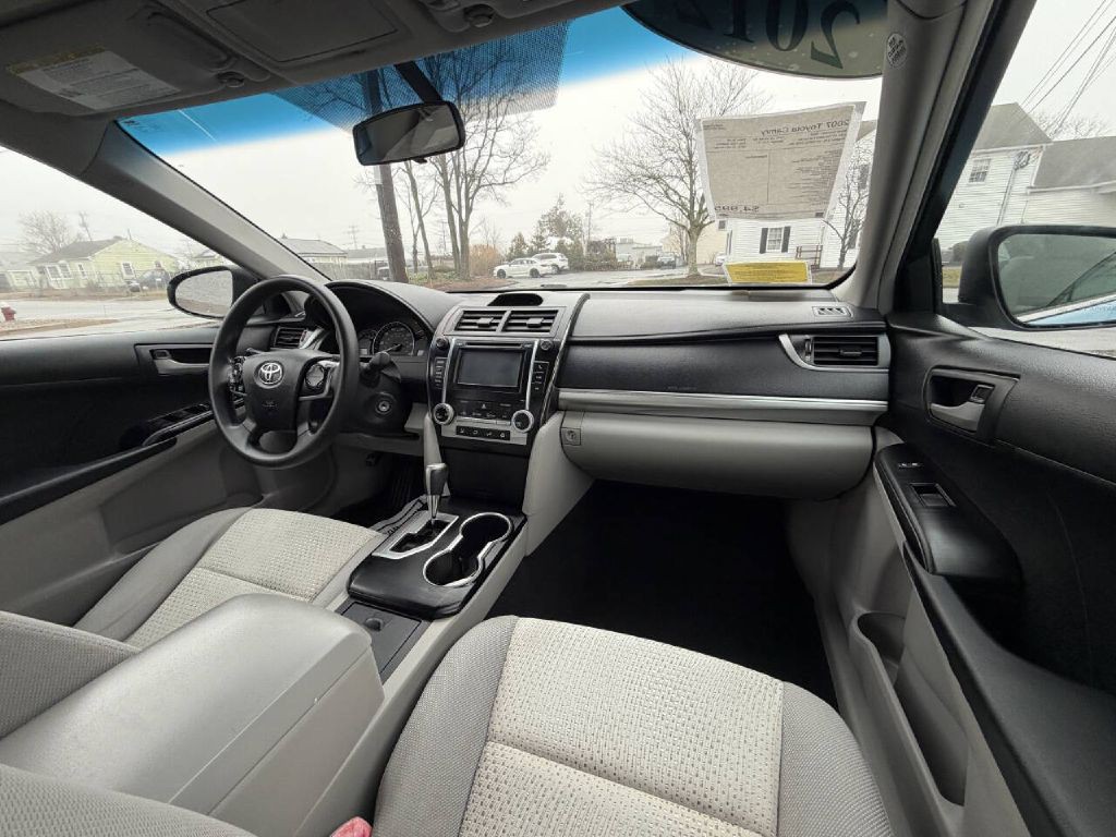 2012 Toyota Camry Image 11