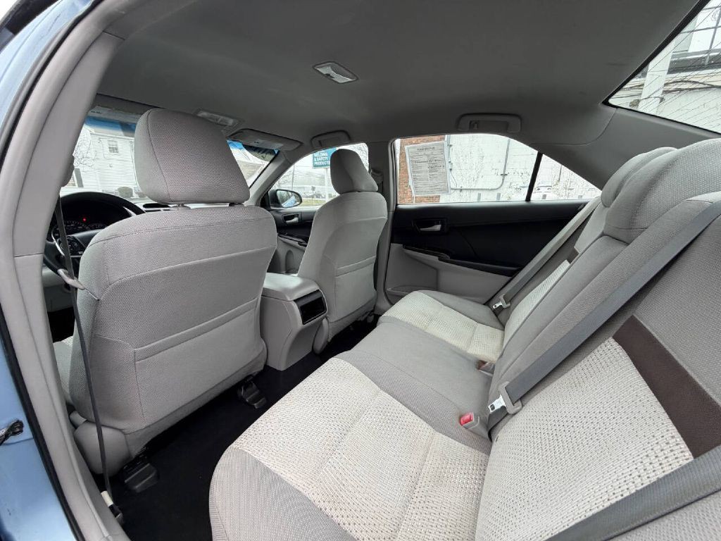 2012 Toyota Camry Image 12