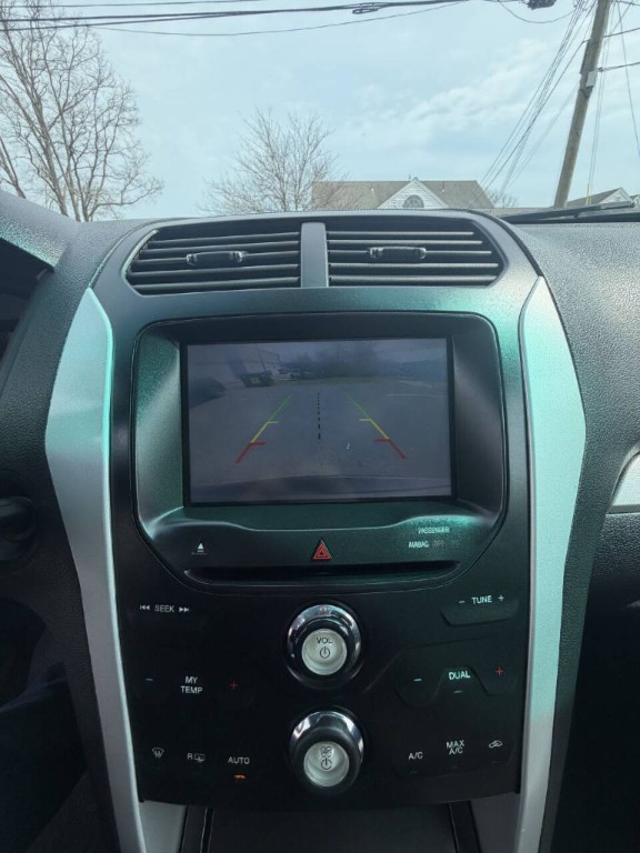 2015 Ford Explorer Image 18