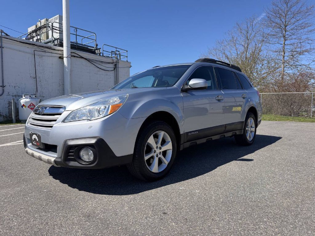2013 Subaru Outback Image 2