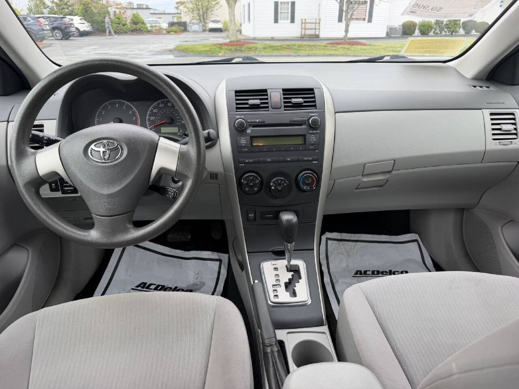 2010 Toyota Corolla Image 11