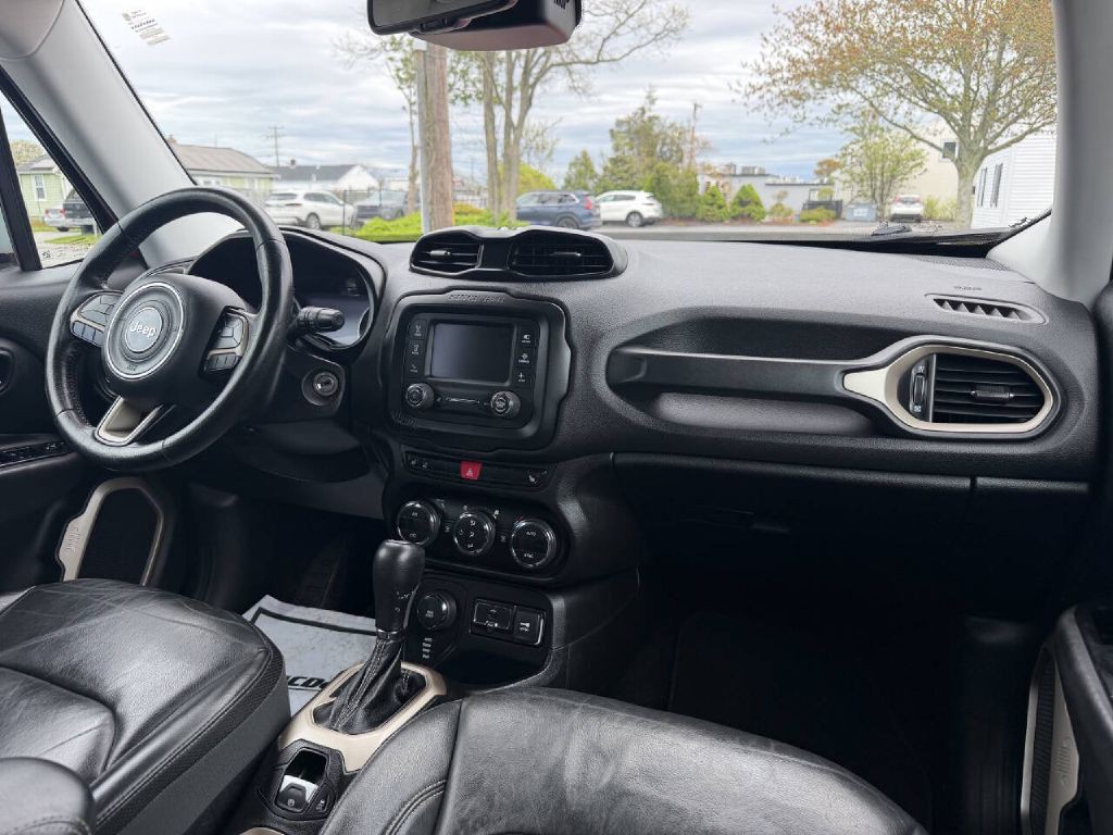 2015 Jeep Renegade Image 12