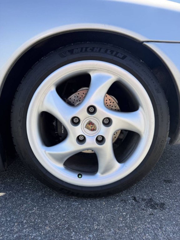 2000 Porsche 911 Image 18