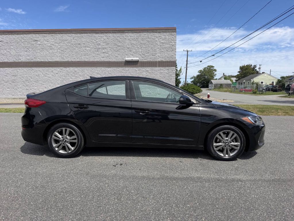 2017 Hyundai Elantra Image 5