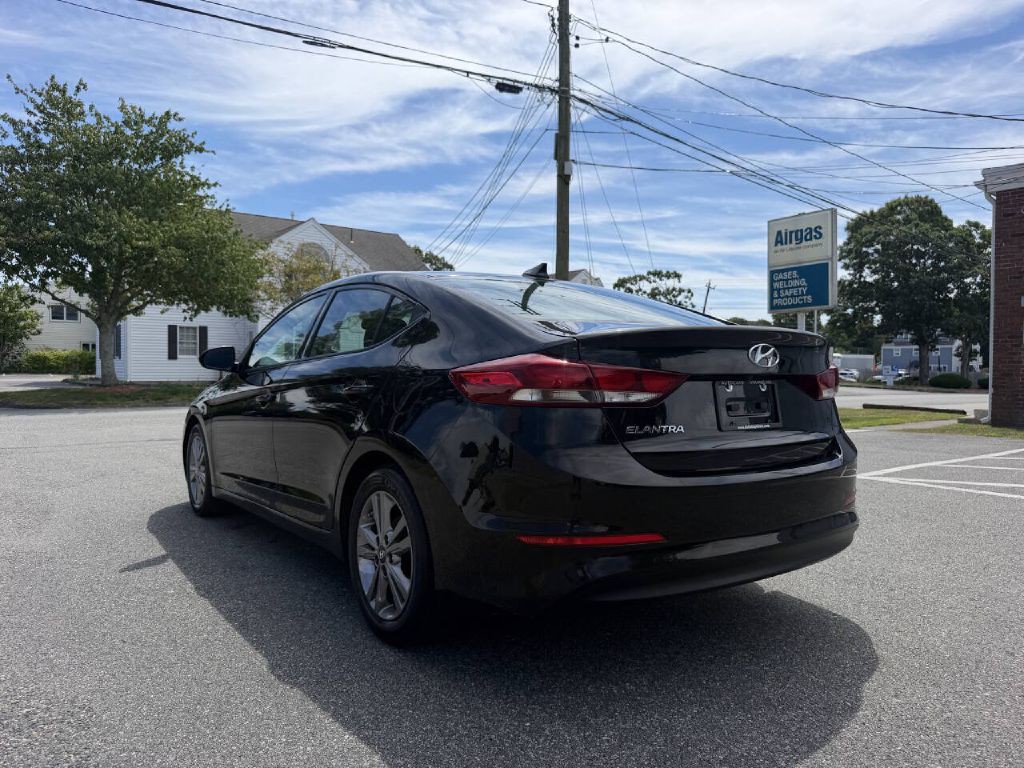2017 Hyundai Elantra Image 8