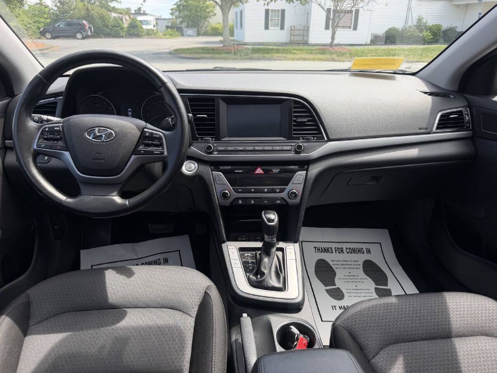 2017 Hyundai Elantra Image 10