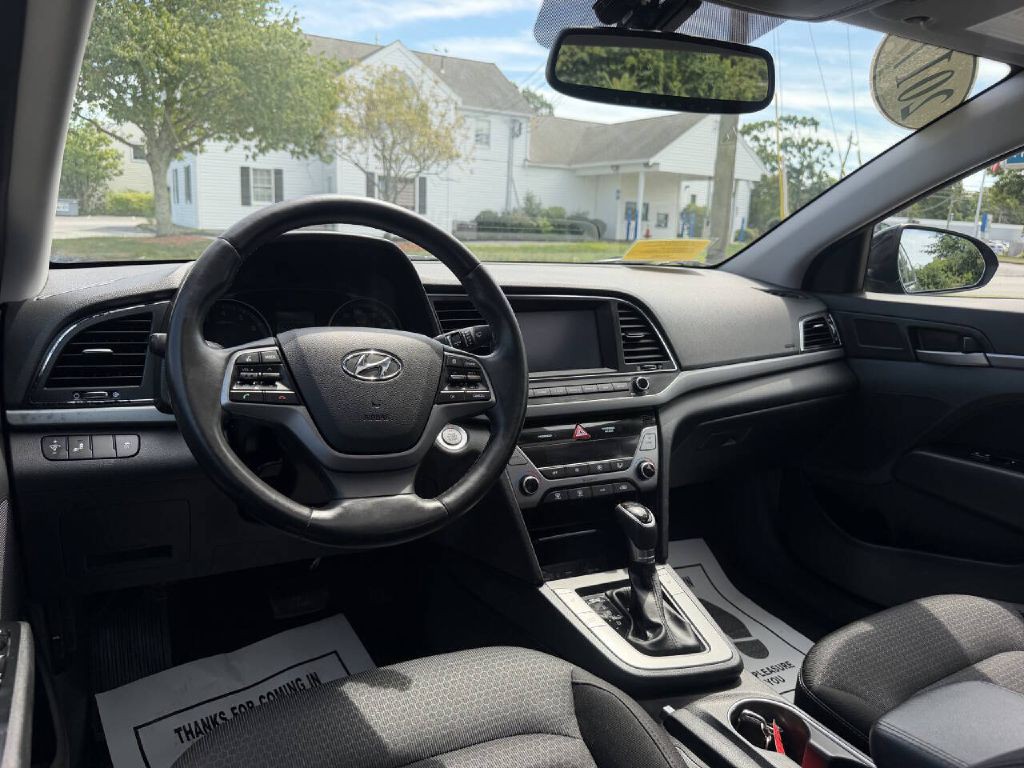 2017 Hyundai Elantra Image 11