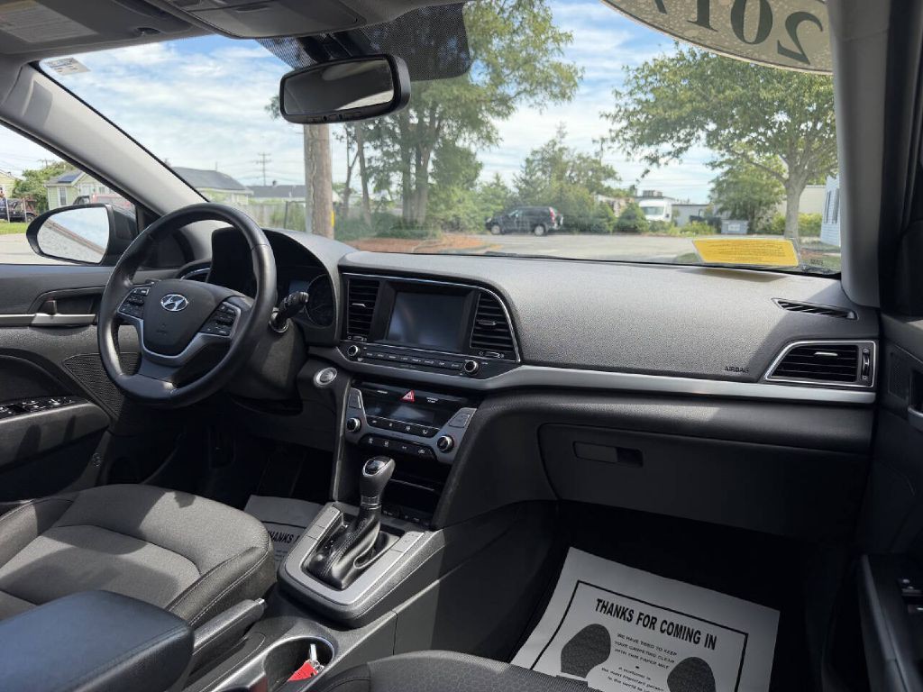 2017 Hyundai Elantra Image 12