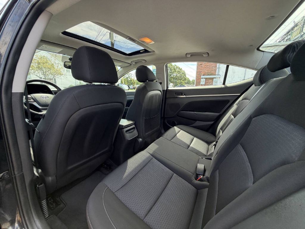 2017 Hyundai Elantra Image 13