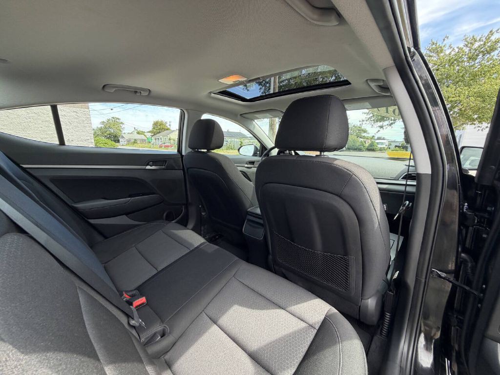 2017 Hyundai Elantra Image 14