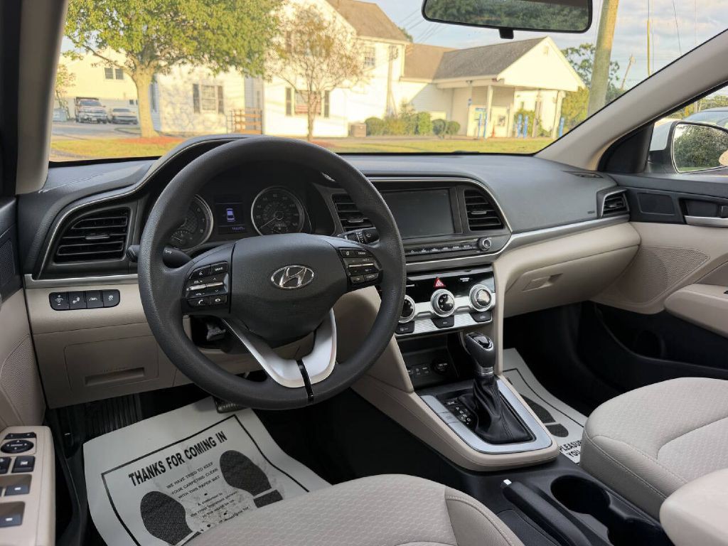 2019 Hyundai Elantra Image 9