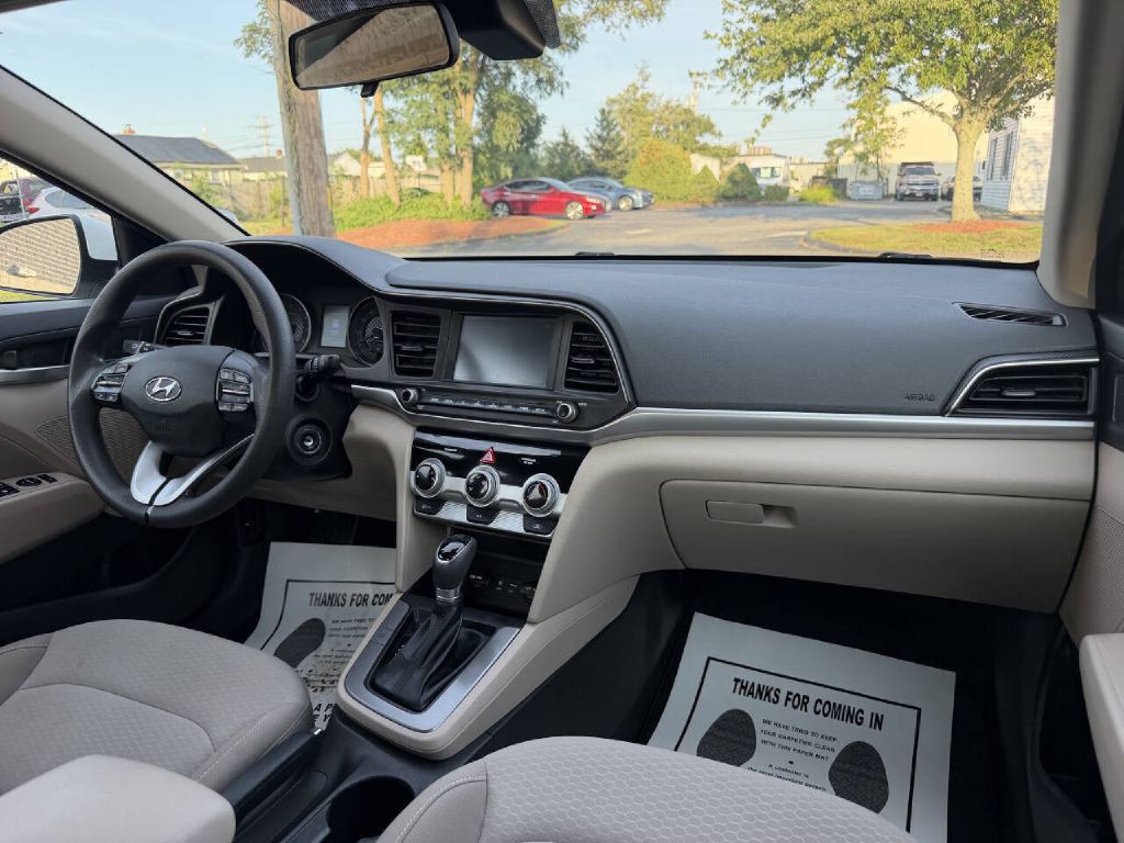2019 Hyundai Elantra Image 11