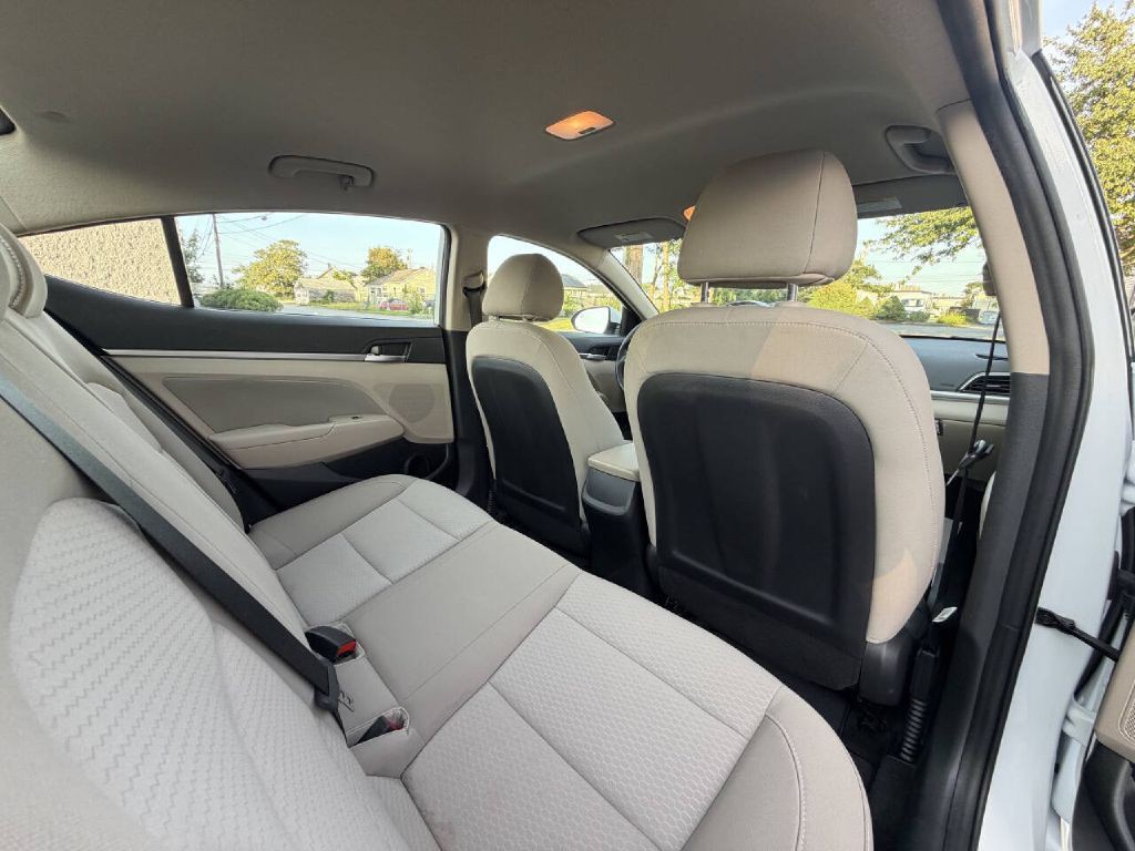 2019 Hyundai Elantra Image 12