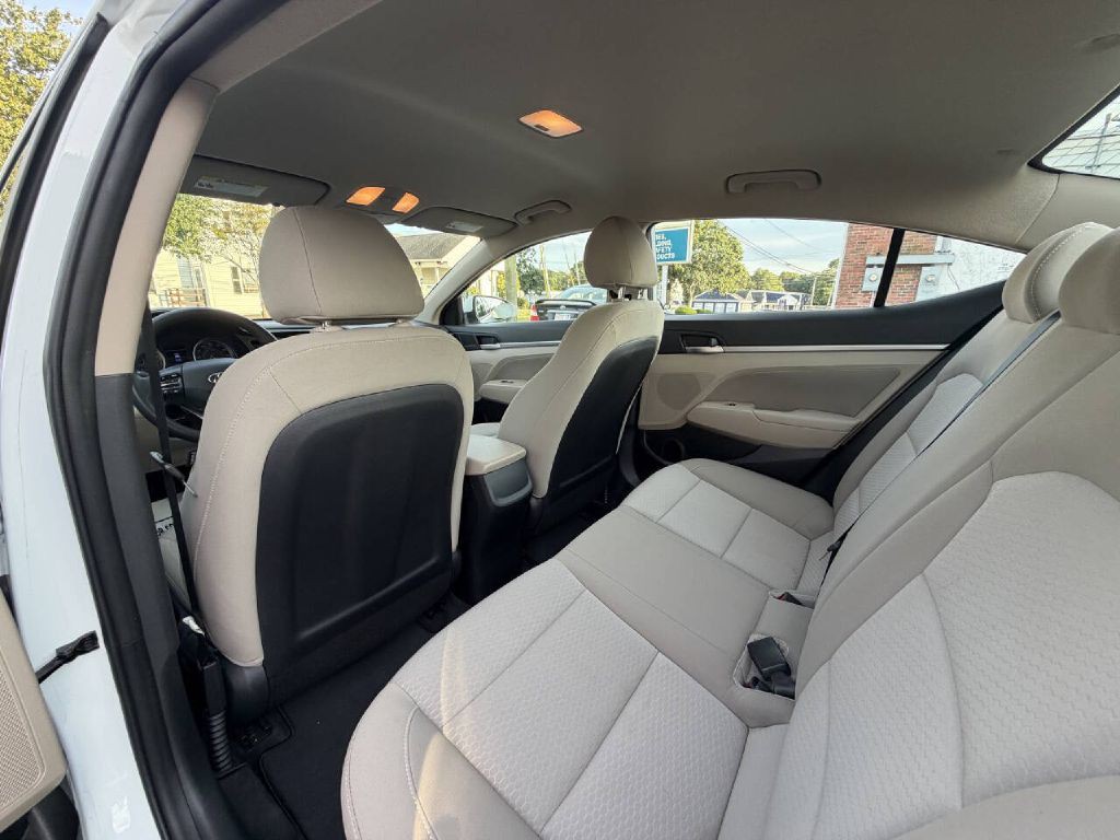 2019 Hyundai Elantra Image 13