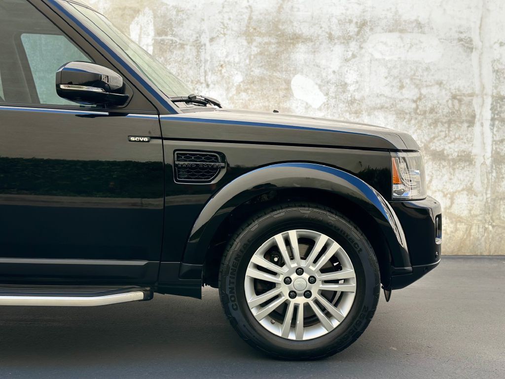 2015 Land Rover LR4 Image 11