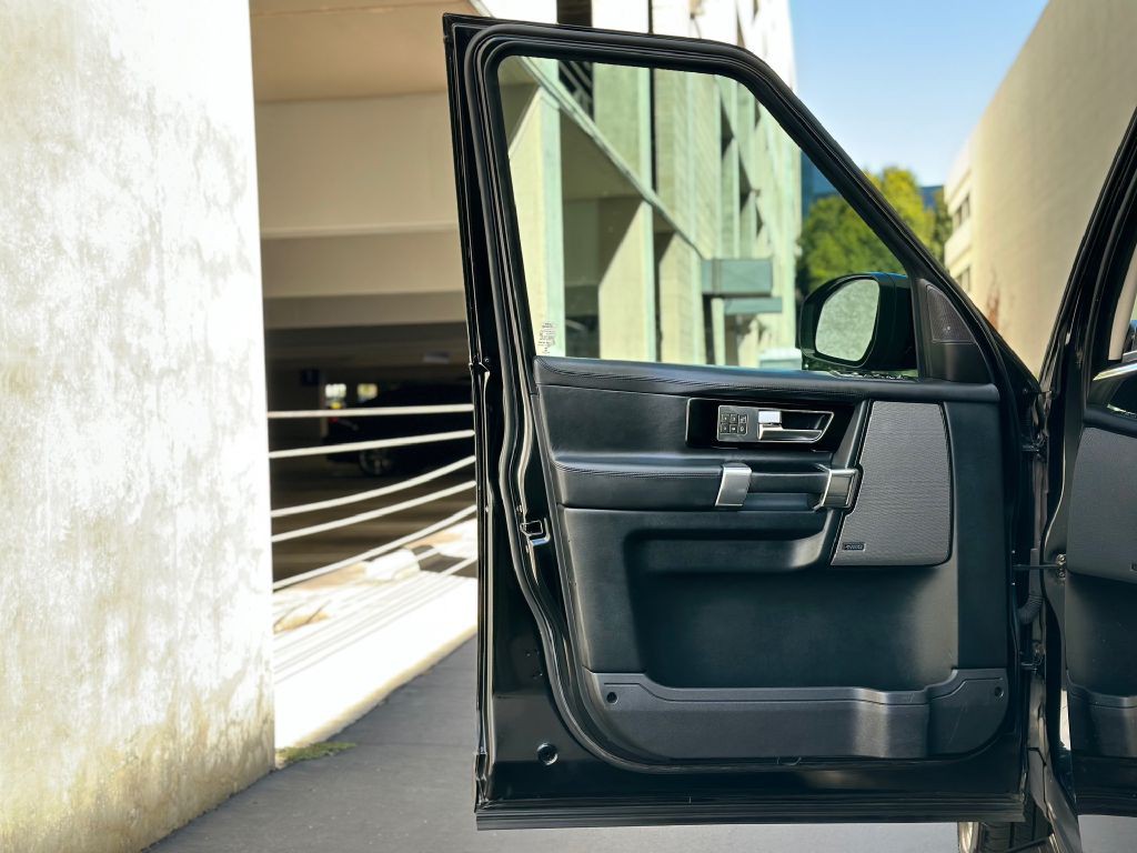 2015 Land Rover LR4 Image 14