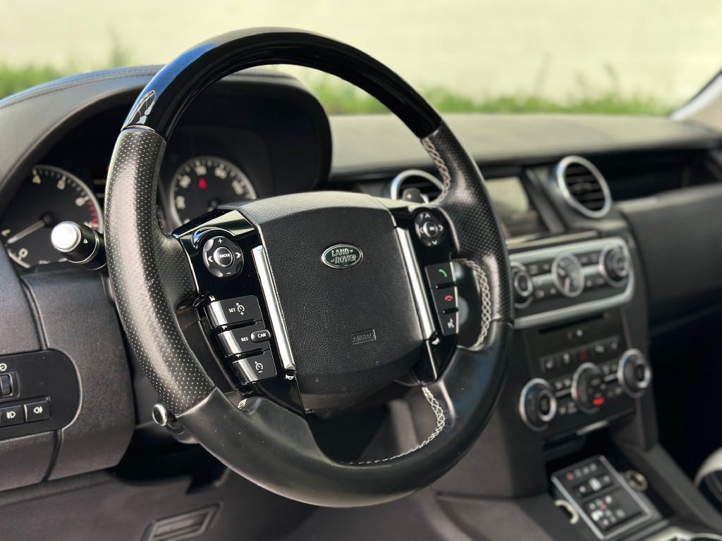 2015 Land Rover LR4 Image 16