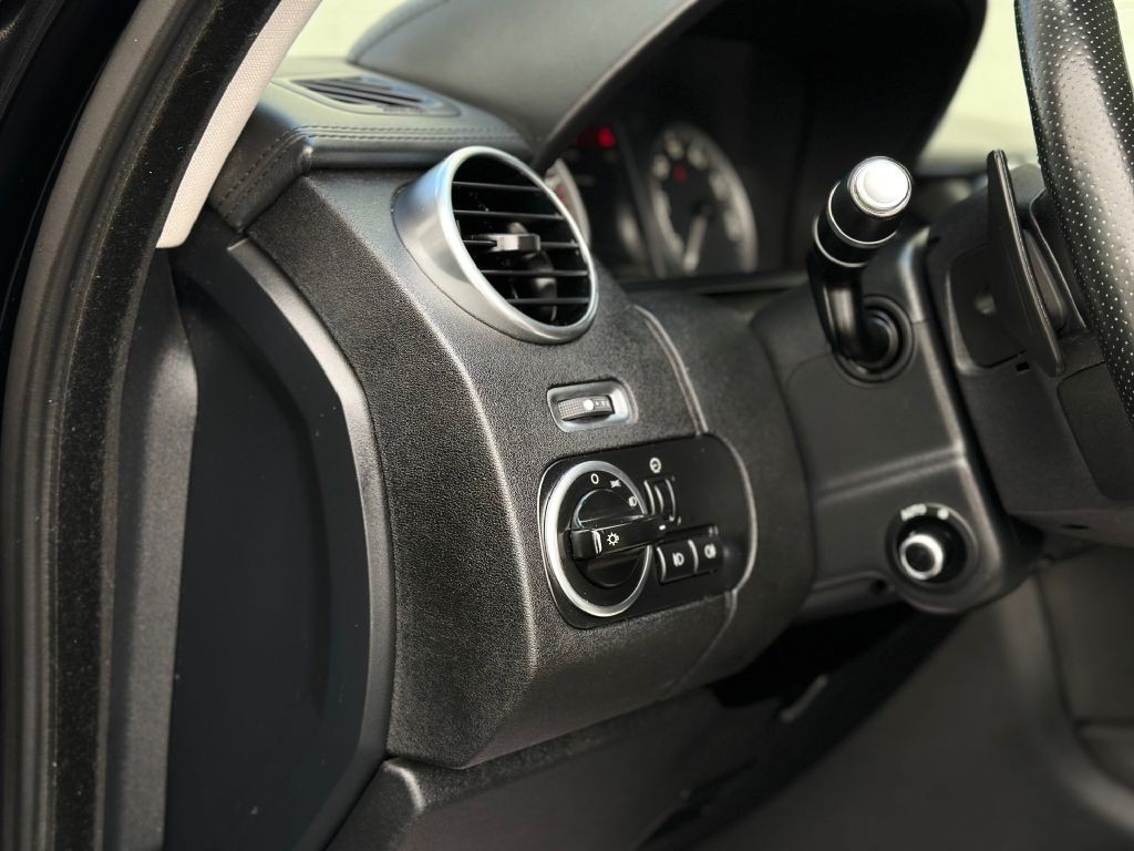 2015 Land Rover LR4 Image 17