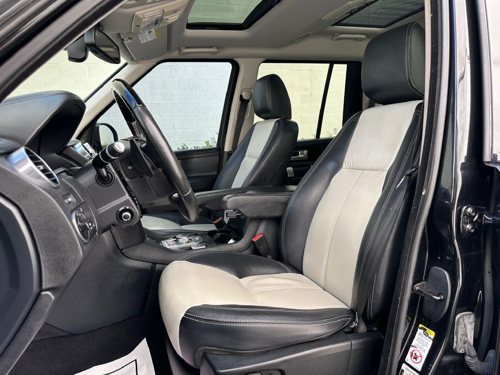 2015 Land Rover LR4 Image 18