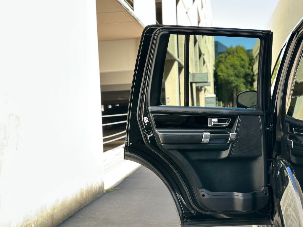 2015 Land Rover LR4 Image 20