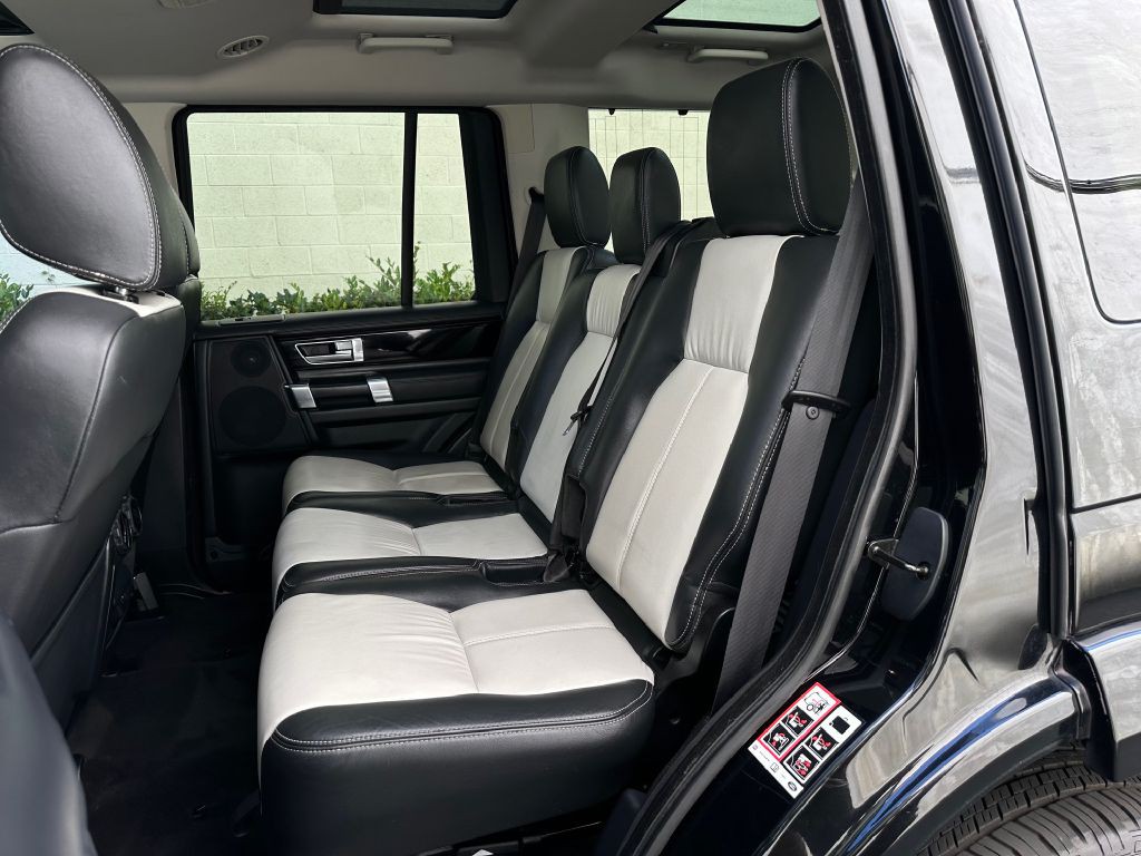 2015 Land Rover LR4 Image 21