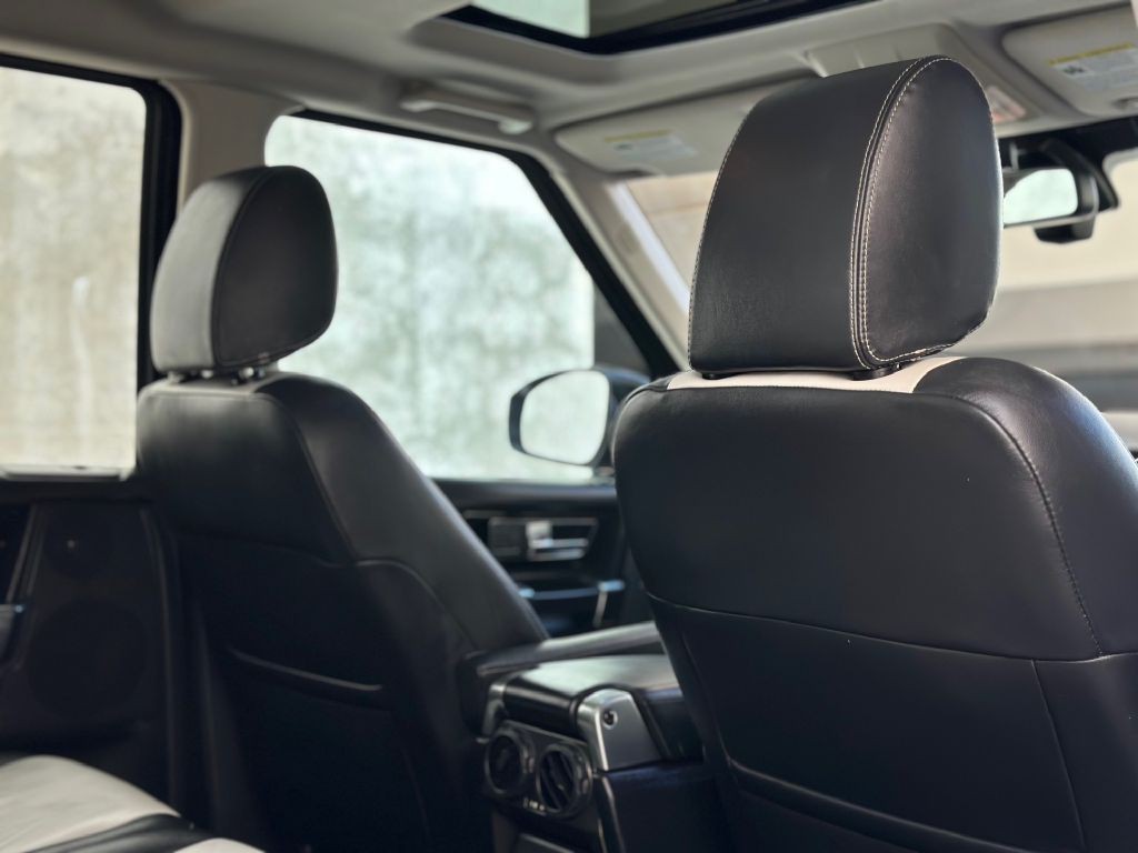 2015 Land Rover LR4 Image 26