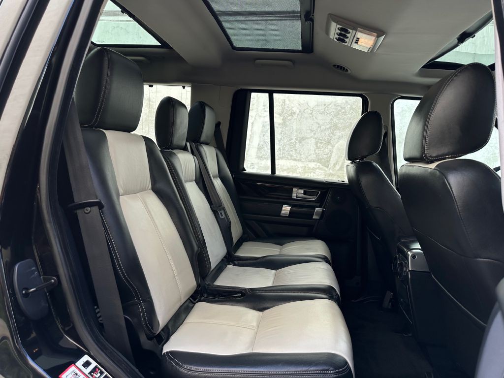 2015 Land Rover LR4 Image 27